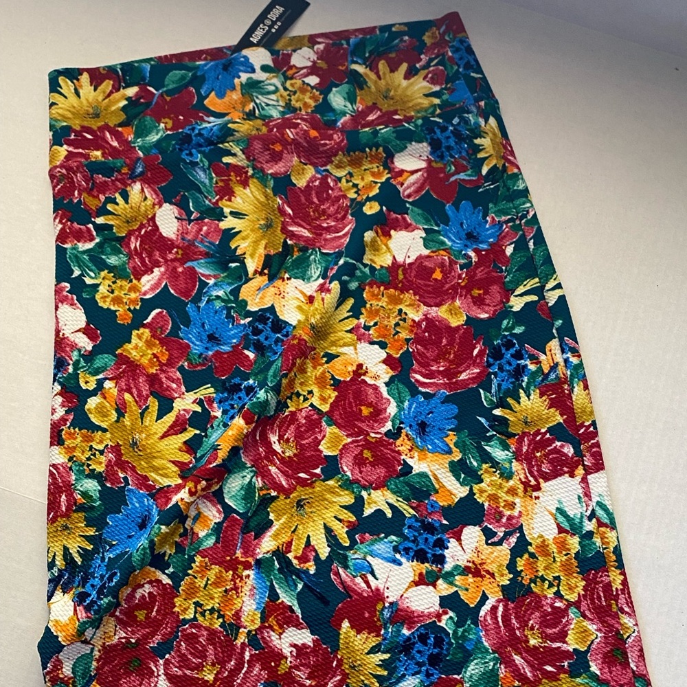 NWT PENCIL SKIRT